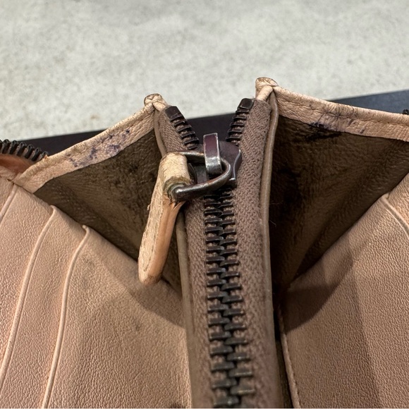 Pre-owned Botegga Veneta Snakeskin Wallet. Video is best depiction of color - Picture 8 of 8